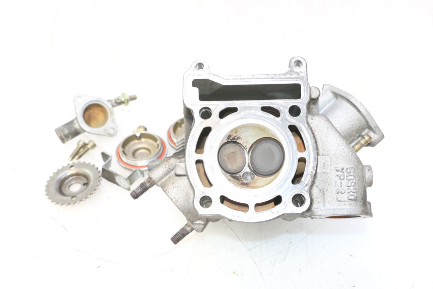 photo de CYLINDER HEAD YAMAHA YP MAJESTY 125 (2007 - 2010) - High-resolution close-up
