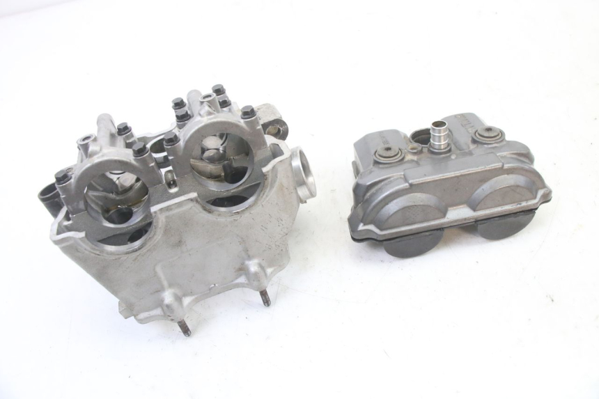 photo de CYLINDER HEAD YAMAHA YZ-F YZF 250 (2007 - 2013) - High-resolution close-up