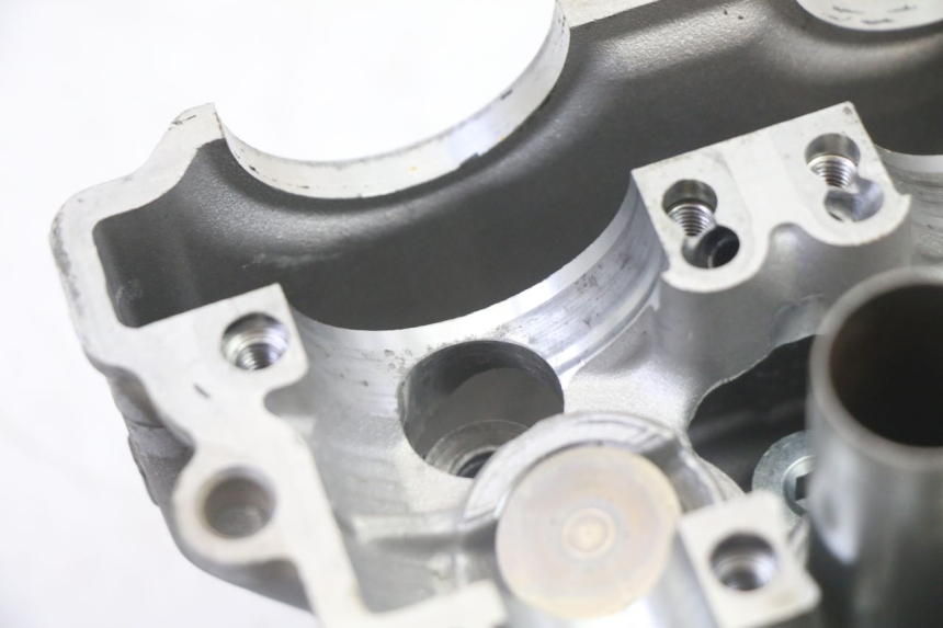 photo de CYLINDER HEAD YAMAHA YZ-F YZF 250 (2014 - 2018) - Alternative angle
