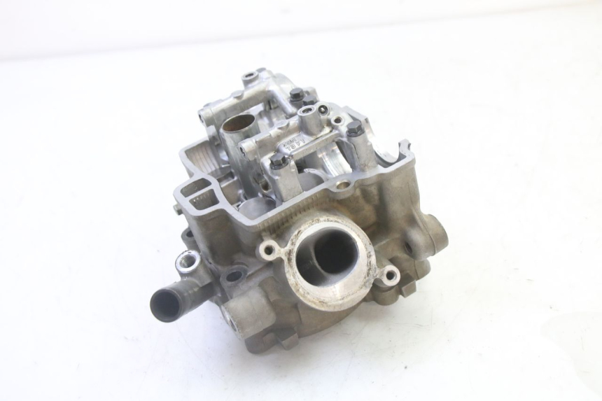 photo de CYLINDER HEAD YAMAHA YZ-F YZF 250 (2014 - 2018) - Alternative perspective