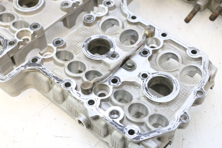photo de CYLINDER HEAD YAMAHA YZF R GENESIS 750 (1993 - 1998) - Focus on structure