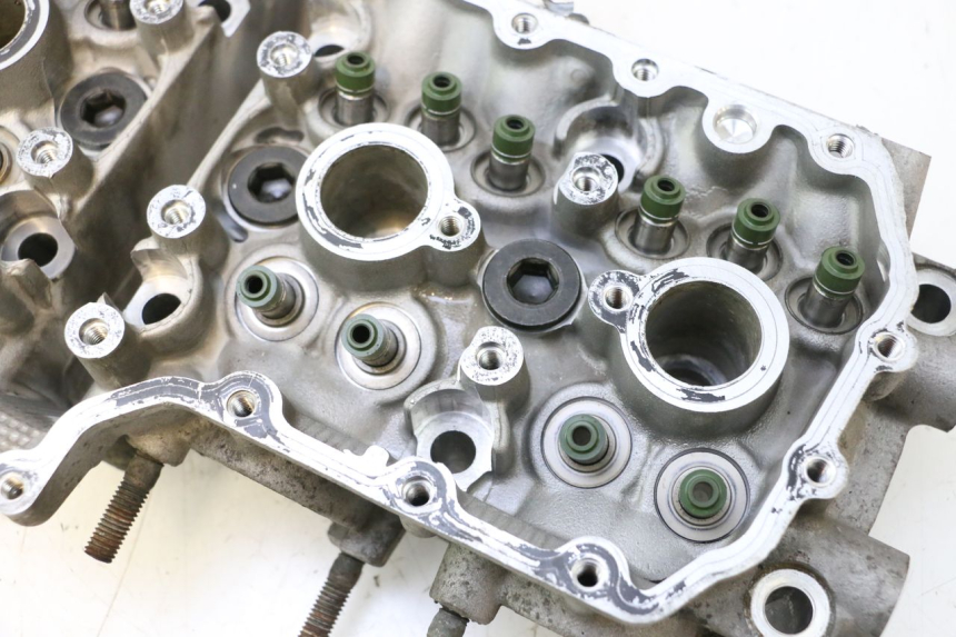 photo de CYLINDER HEAD YAMAHA YZF R GENESIS 750 (1993 - 1998) - Spare part profile view