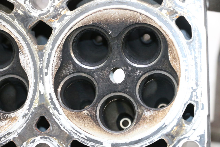 photo de CYLINDER HEAD YAMAHA YZF R GENESIS 750 (1993 - 1998) - Component detail