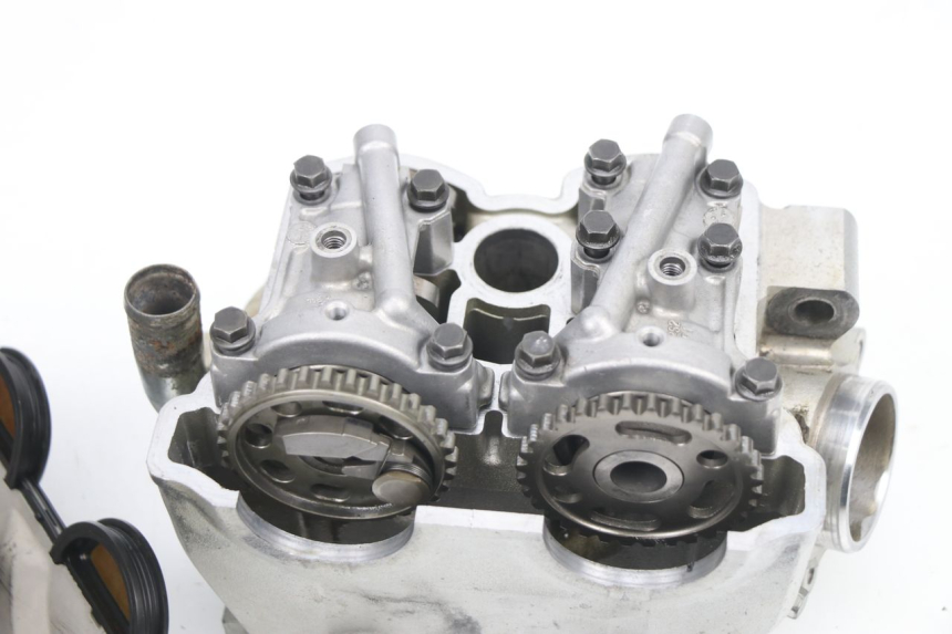 photo de CYLINDER HEAD YAMAHA YZF YZ-F 450 (2006 - 2009) - Detailed visual inspection