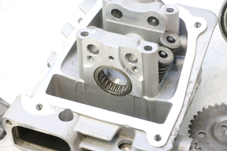 photo de CYLINDER HEAD PIAGGIO ZIP IGET 4T 50 (2021 - 2023) - Alternative perspective