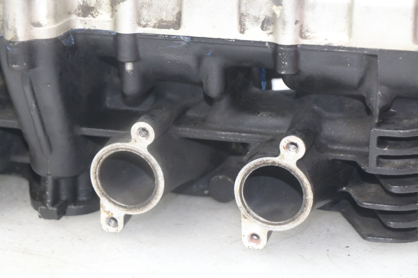 photo de CYLINDER HEAD KAWASAKI ZR7 ZR-7 S 750 (1999 - 2004) - Distinctive features