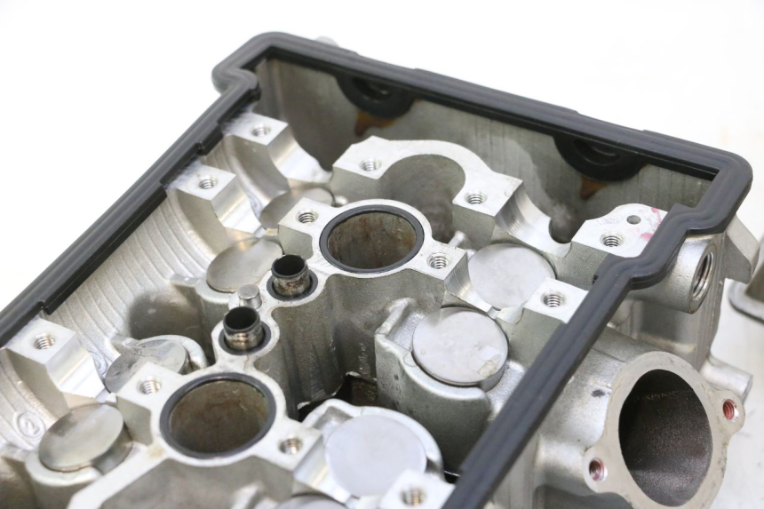 photo de CYLINDER HEAD KAWASAKI ZX-6R ZX6R 600 (2000 - 2002) - Alternative perspective