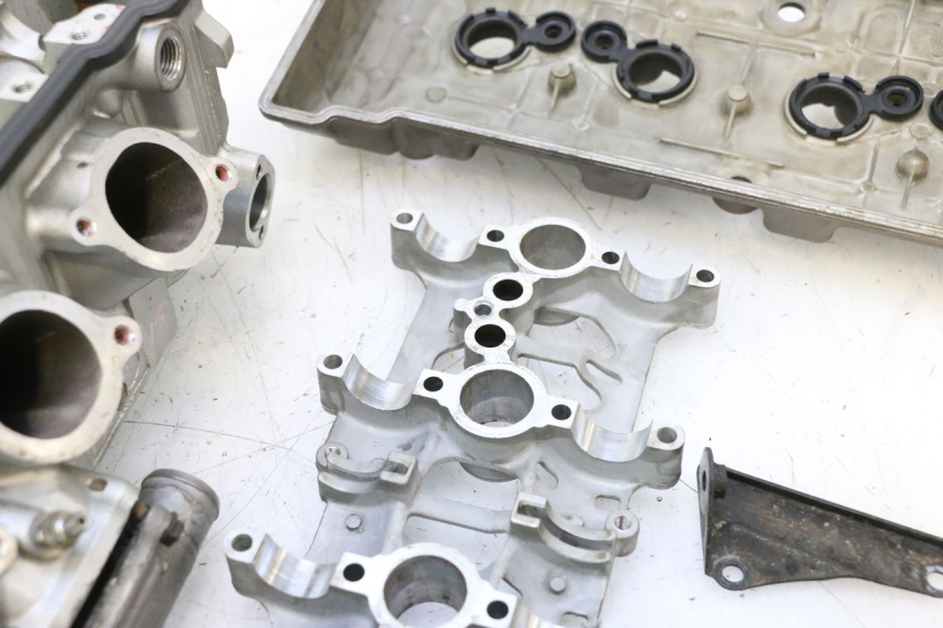 photo de CYLINDER HEAD KAWASAKI ZX-6R ZX6R 600 (2000 - 2002) - Fixing points details