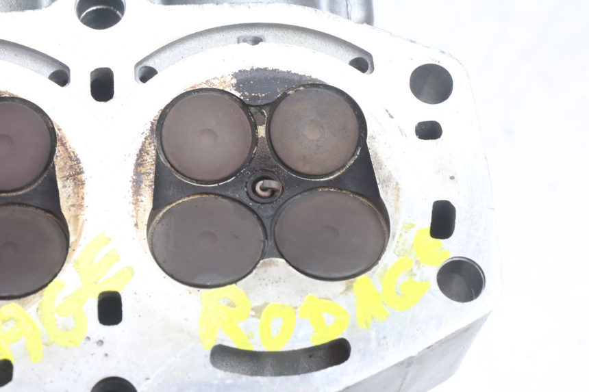 photo de CYLINDER HEAD KAWASAKI ZZR 600 (1995 - 2004) - Distinctive features