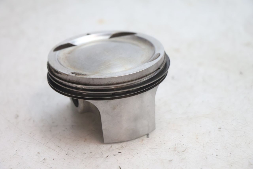 photo de REAR CYLINDER AND PISTON GILERA GP 800 (2007 - 2013) - Component zoom