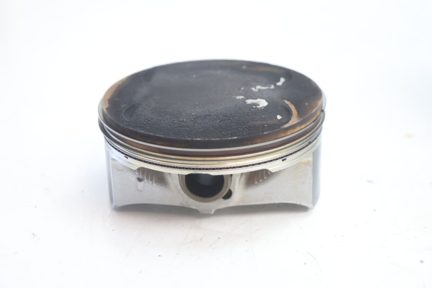 photo de REAR CYLINDER AND PISTON HARLEY DAVIDSON ROAD GLIDE FLTRXSE 1920 (2018 - 2022) - Focus on structure