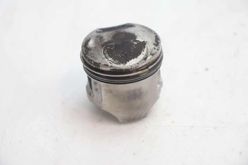 photo de REAR CYLINDER AND PISTON HONDA XLV VARADERO 125 (2007 - 2012) - High-resolution close-up