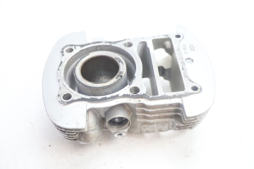 photo de FRONT CYLINDER AND PISTON HONDA XLV VARADERO 125 (2007 - 2012) - Fixing points details