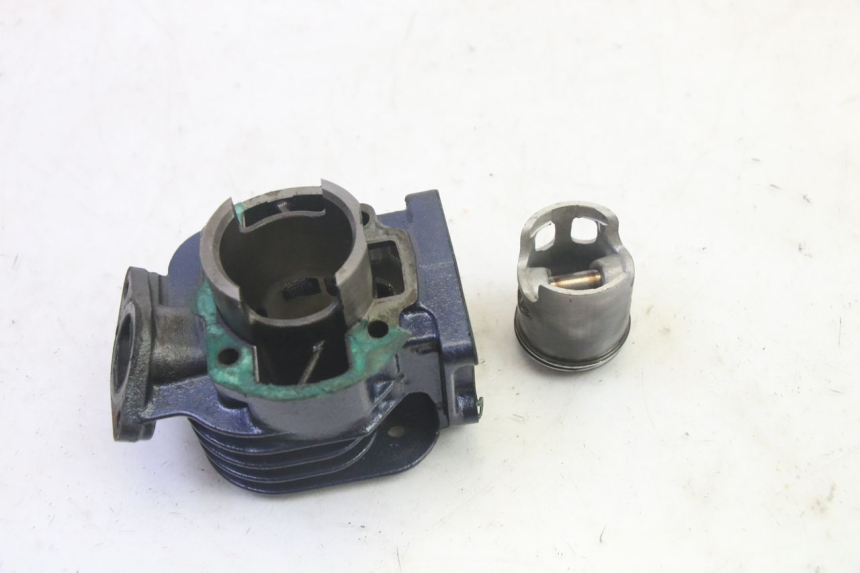 photo de CYLINDER PISTON MBK BOOSTER SPIRIT 50 (2004 - 2017) - Alternative perspective