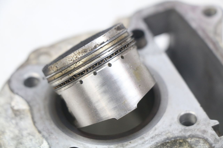 photo de CYLINDER PISTON BAOTIAN BT 50 QT-12 50 (2007 - 2009) - Component zoom