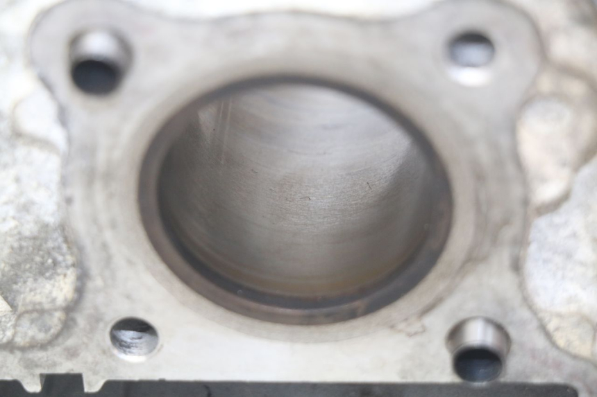 photo de CYLINDER PISTON BAOTIAN BT 50 QT-12 50 (2007 - 2009) - Surface and material condition
