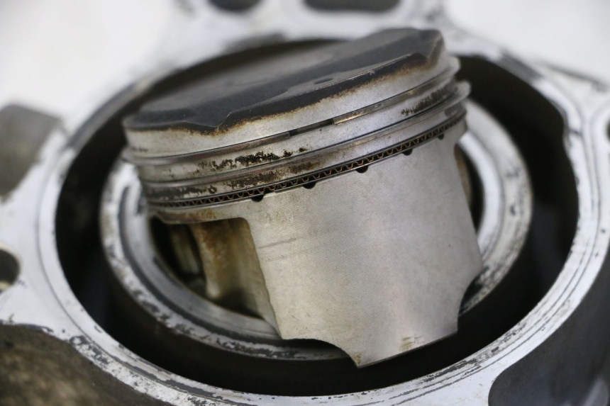 photo de CYLINDER PISTON SUZUKI BURGMAN 125 (2007 - 2014) - Detailed visual inspection