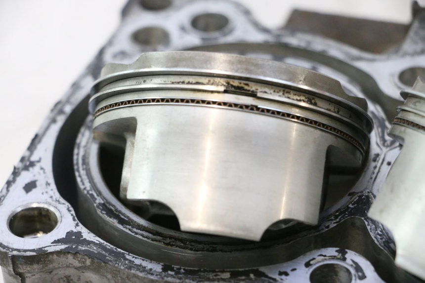 photo de CYLINDER BARREL PISTON SUZUKI BURGMAN EXECUTIVE ABS 650 (2006 - 2012) - Alternative angle