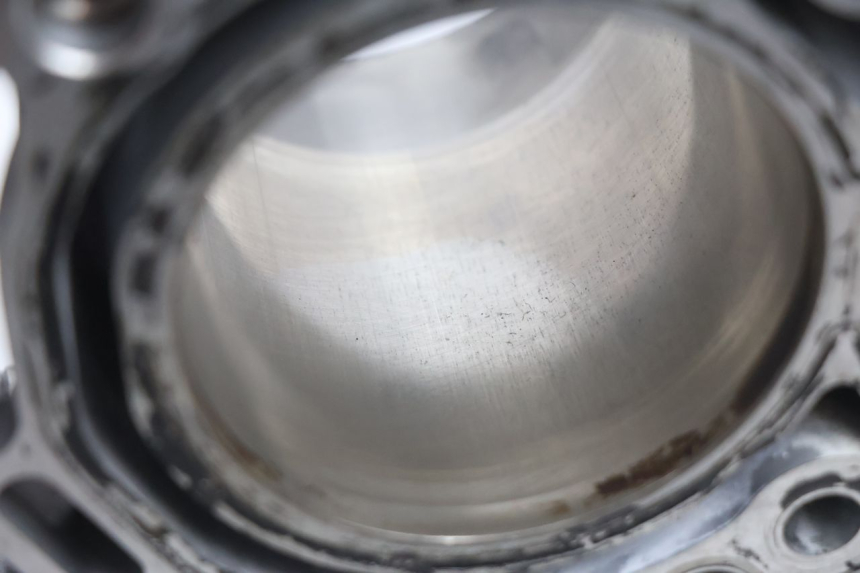 photo de CYLINDER BARREL PISTON SUZUKI BURGMAN EXECUTIVE ABS 650 (2006 - 2012) - Spare part profile view