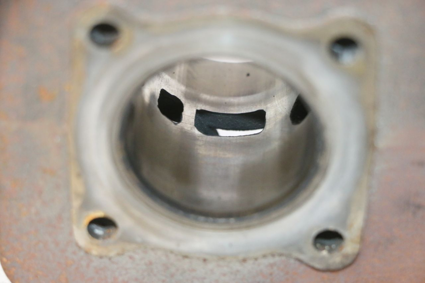 photo de CYLINDER BARREL PISTON PEUGEOT CITYSTAR 2T 50 (2018 - 2021) - Alternative angle
