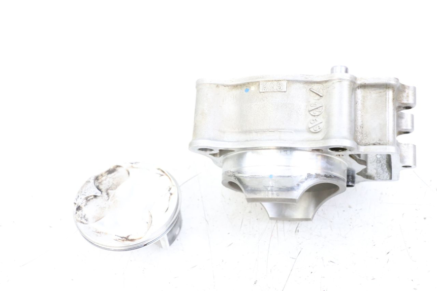 photo de CYLINDER BARREL PISTON HONDA CRF R 250 (2020 - 2021) - Focus on structure