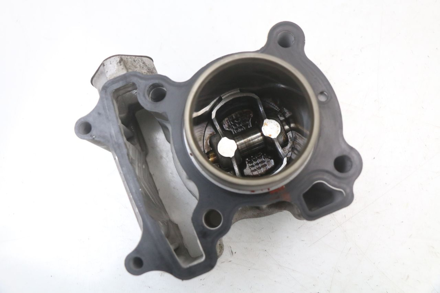 photo de CYLINDER BARREL PISTON KYMCO DINK STREET 125 (2009 - 2014) - Technical close-up