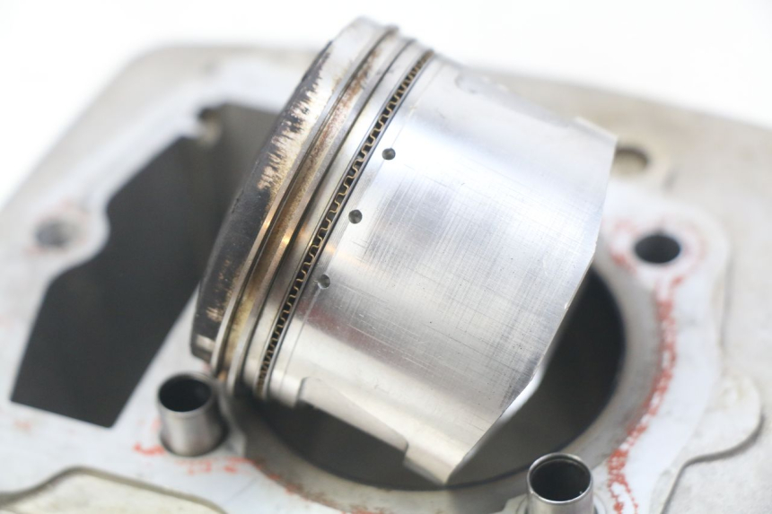 photo de CYLINDER PISTON XTRM FACTORY DIRTBIKE BSE 150 - Focus on structure