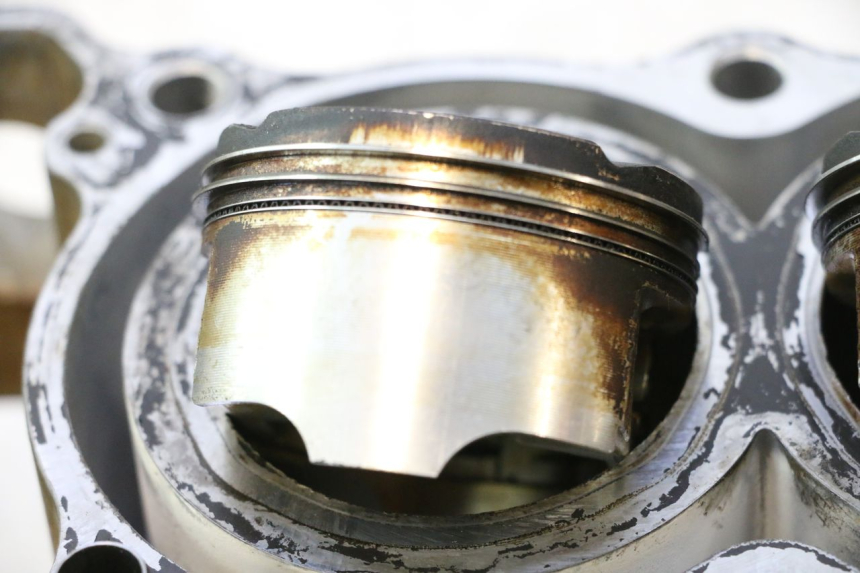 photo de CYLINDER BARREL PISTON HONDA FJS SILVER WING SILVERWING 400 (2005 - 2008) - Zoom on usage condition