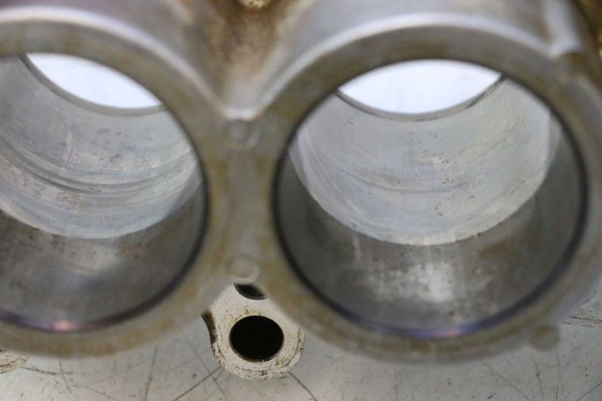 photo de CYLINDER BARREL PISTON HONDA FJS SILVER WING SILVERWING 400 (2005 - 2008) - Fixing points details