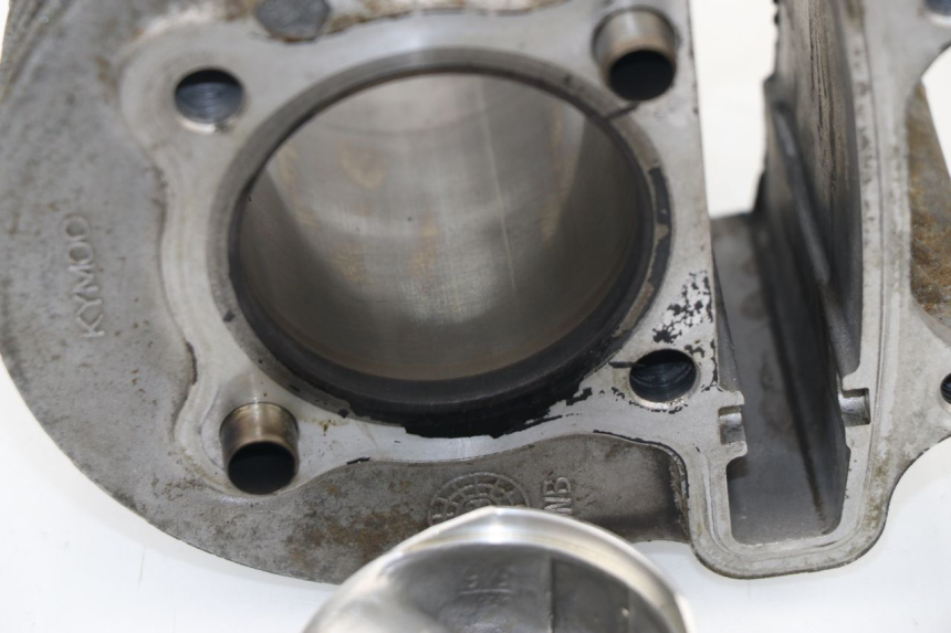 photo de CYLINDER BARREL PISTON REVATTO FUTURA GT 125 (2006 - 2008) - Alternative perspective