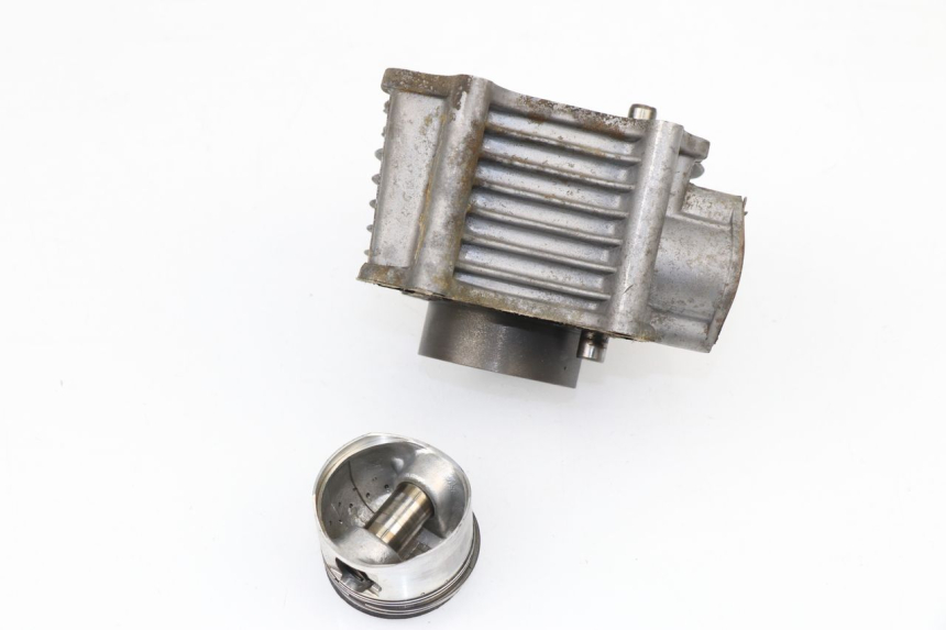 photo de CYLINDER BARREL PISTON REVATTO FUTURA GT 125 (2006 - 2008) - Surface and material condition