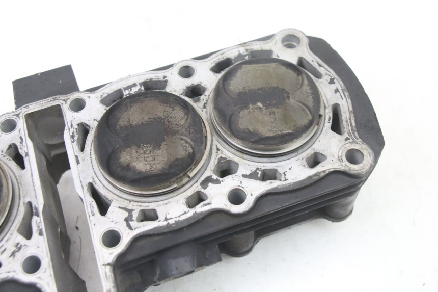 photo de CYLINDER BARREL PISTON YAMAHA FZS FAZER 600 (2001 - 2003) - Surface and material condition