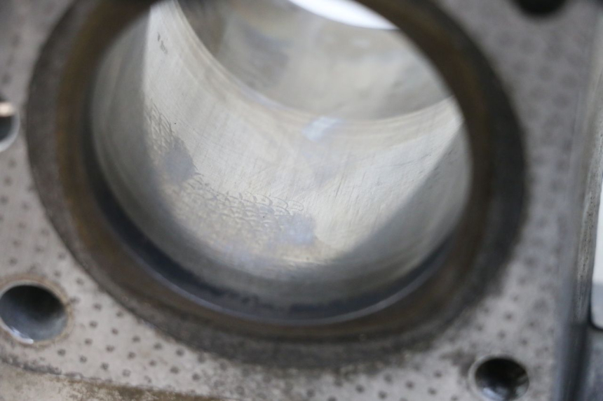 photo de CYLINDER BARREL PISTON SUZUKI GSX E 250 (1982 - 1983) - Technical close-up