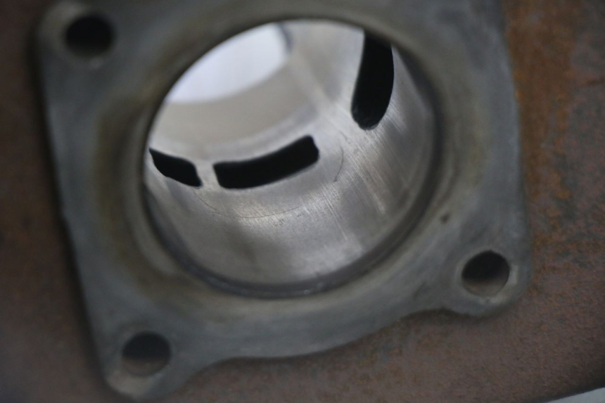 photo de CYLINDER BARREL PISTON PEUGEOT KISBEE 2T 50 (2010 - 2017) - Distinctive features