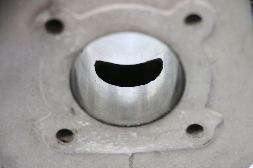 photo de CYLINDER BARREL PISTON PEUGEOT KISBEE 2T 50 (2018 - 2022) - Zoom on usage condition