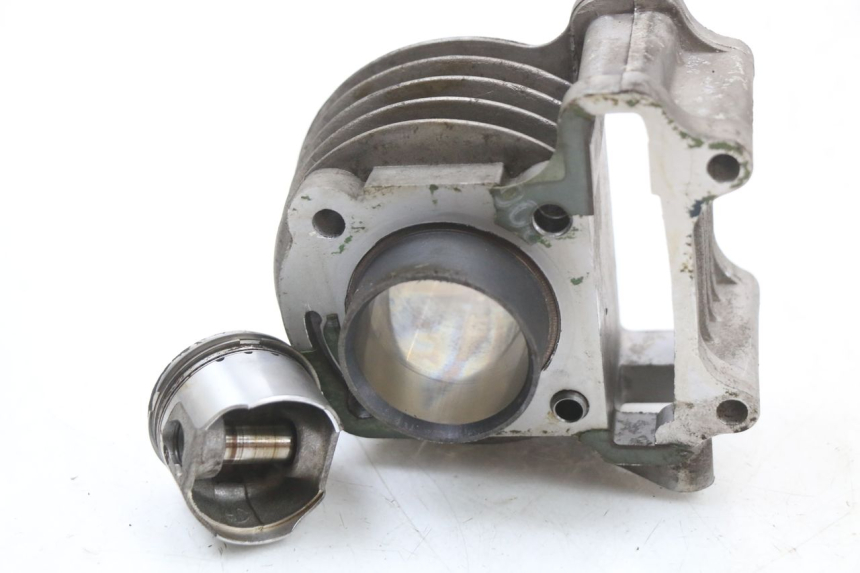 photo de CYLINDER PISTON PEUGEOT KISBEE 4T 50 (2018 - 2022) - Technical close-up