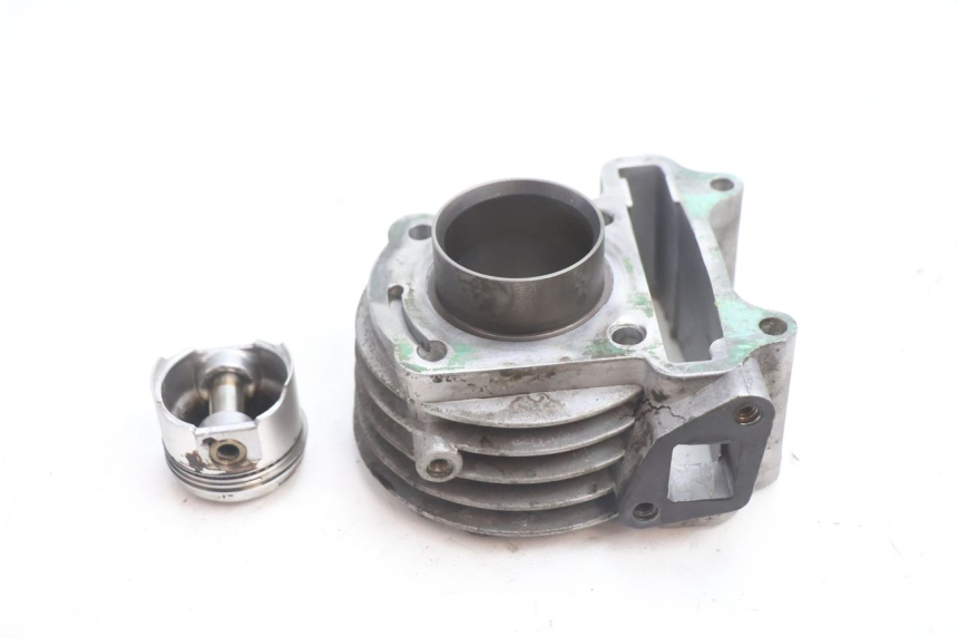 photo de CYLINDER BARREL PISTON PEUGEOT KISBEE 4T 50 (2010 - 2017) - Technical close-up