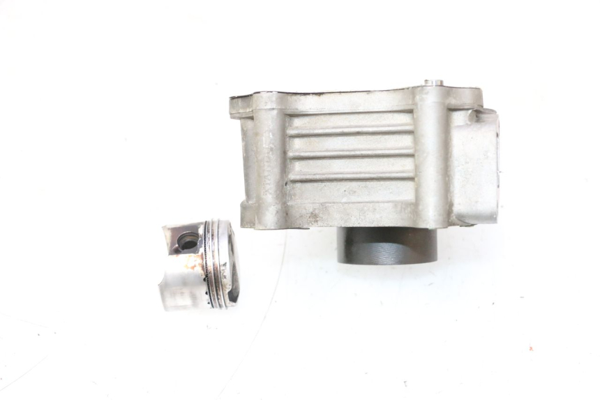 photo de CYLINDER BARREL PISTON PEUGEOT KISBEE 4T 50 (2010 - 2017) - Component zoom