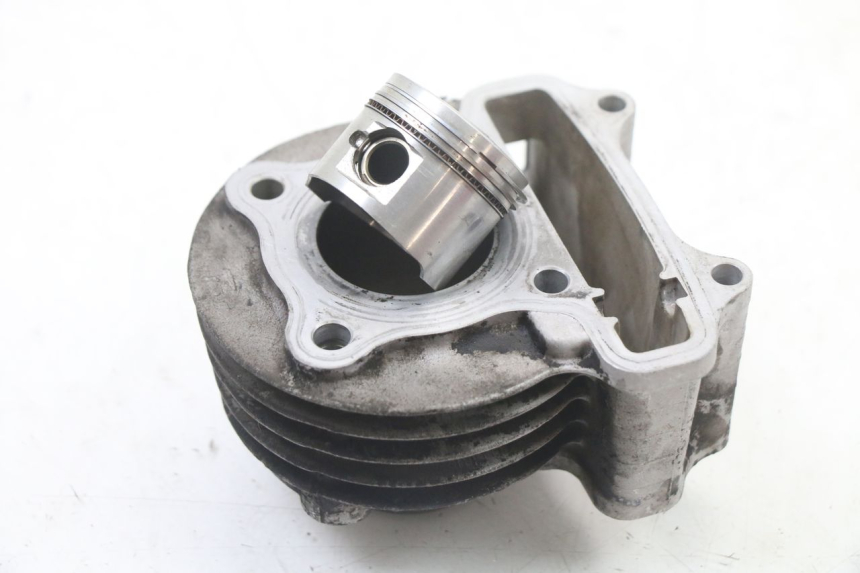 photo de CYLINDER BARREL PISTON KYMCO DINK 4T 50 (2007 - 2018) - Main view