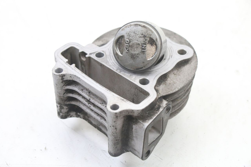 photo de CYLINDER BARREL PISTON KYMCO DINK 4T 50 (2007 - 2018) - Alternative perspective