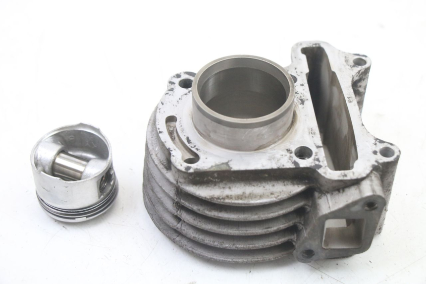 photo de CYLINDER BARREL PISTON KYMCO DINK 4T 50 (2007 - 2018) - Surface and material condition