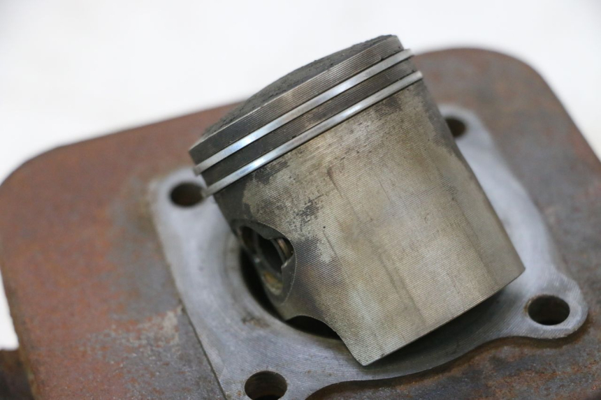 photo de CYLINDER PISTON PEUGEOT LUDIX 50 (2008 - 2017) - Component zoom