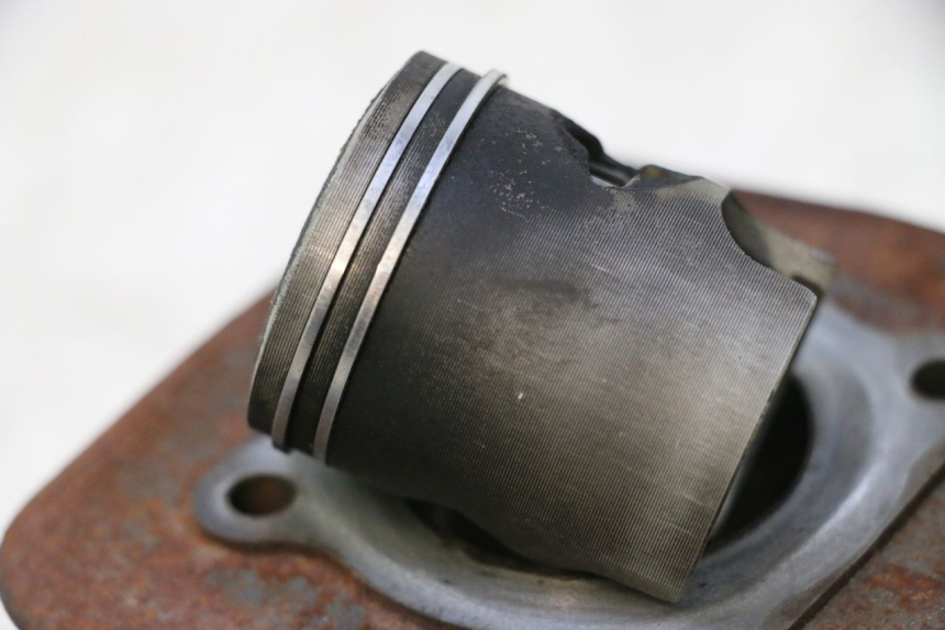 photo de CYLINDER BARREL PISTON PEUGEOT LUDIX 50 (2005 - 2007) - Alternative angle