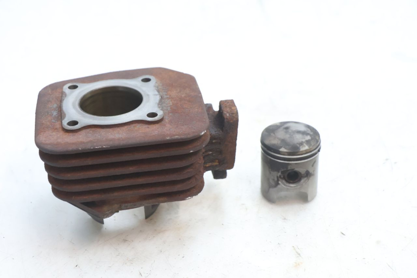 photo de CYLINDER BARREL PISTON PEUGEOT LUDIX ONE 50 (2004 - 2013) - Component detail