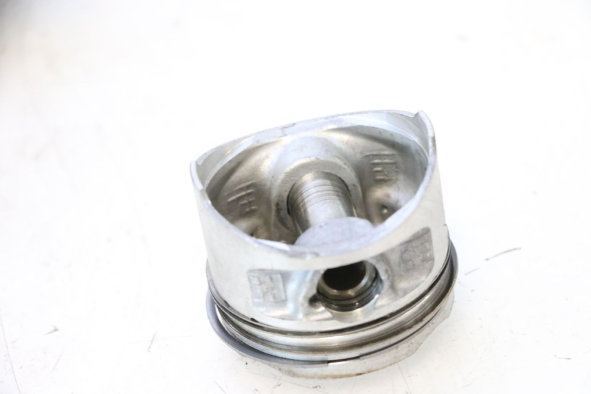 photo de CYLINDER PISTON PIAGGIO MP3 125 (2006 - 2014) - Detailed visual inspection