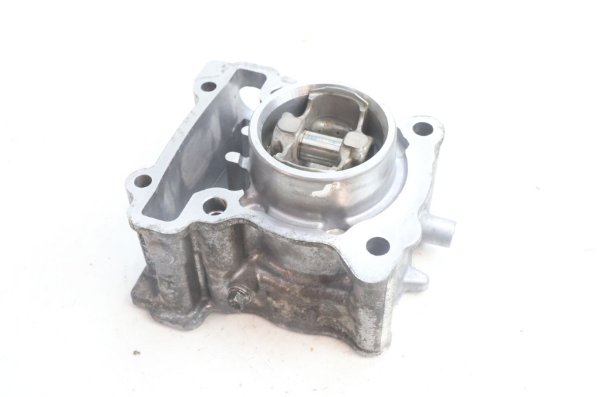 photo de CYLINDER BARREL PISTON YAMAHA N-MAX NMAX 125 (2021 - 2024) - Technical close-up