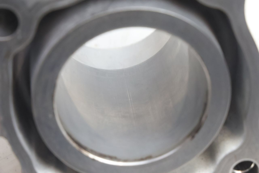 photo de CYLINDER BARREL PISTON YAMAHA N-MAX NMAX 125 (2021 - 2024) - Surface and material condition