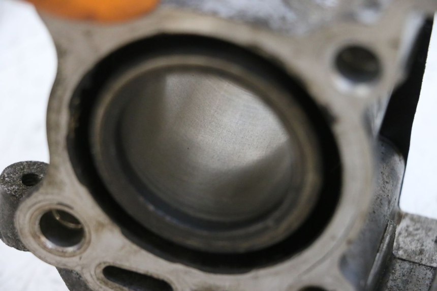 photo de CYLINDER BARREL PISTON YAMAHA NEOS NEO'S 4T 50 (2008 - 2016) - Alternative perspective