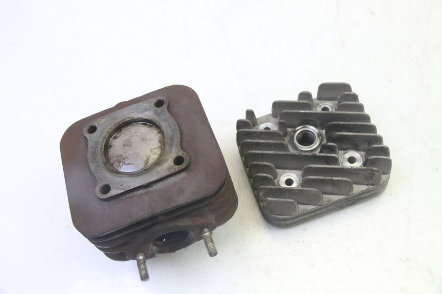 photo de CYLINDER BARREL PISTON PIAGGIO NEW TYPHOON 50 (2010 - 2017) - Alternative perspective