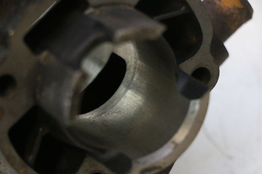 photo de CYLINDER BARREL PISTON MBK NITRO 50 (2004 - 2008) - Fixing points details